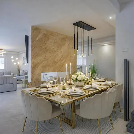 Samara With Pool - Happy