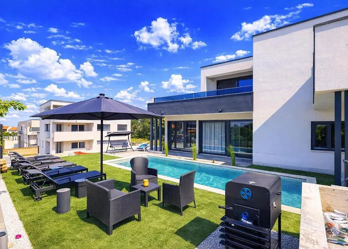 Samara With Pool - Happy * Pula