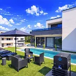 Samara With Pool - Happy * Pula