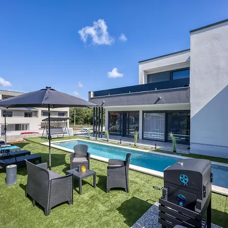 Apartmán Samara With Pool - Happy