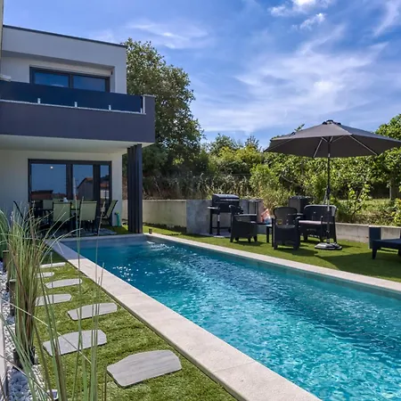 Appartement Samara With Pool - Happy