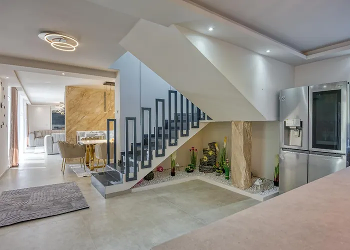 Samara With Pool - Happy * Пула