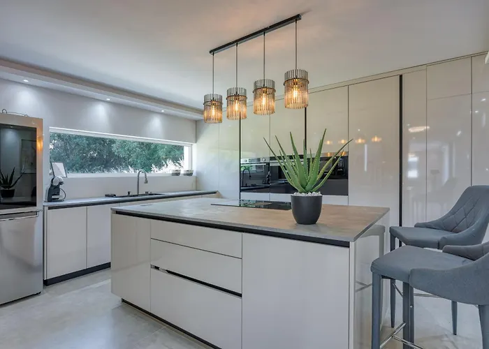 Samara With Pool - Happy Pula