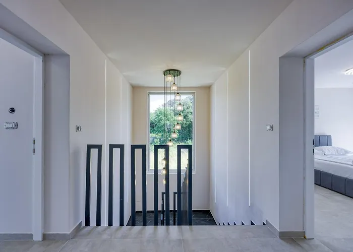 Апартаменти Samara With Pool - Happy