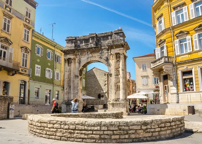 Samara With Pool - Happy *