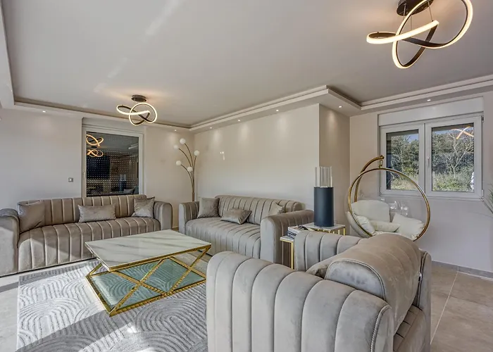 Apartment Samara With Pool - Happy