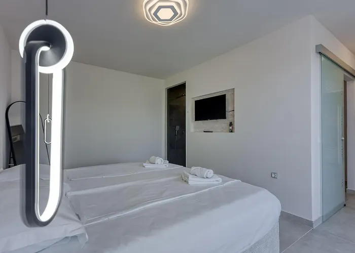 Samara With Pool - Happy Apartment Pula