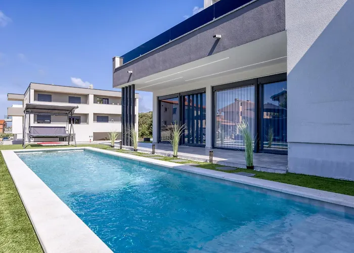 Samara With Pool - Happy Apartment Pula